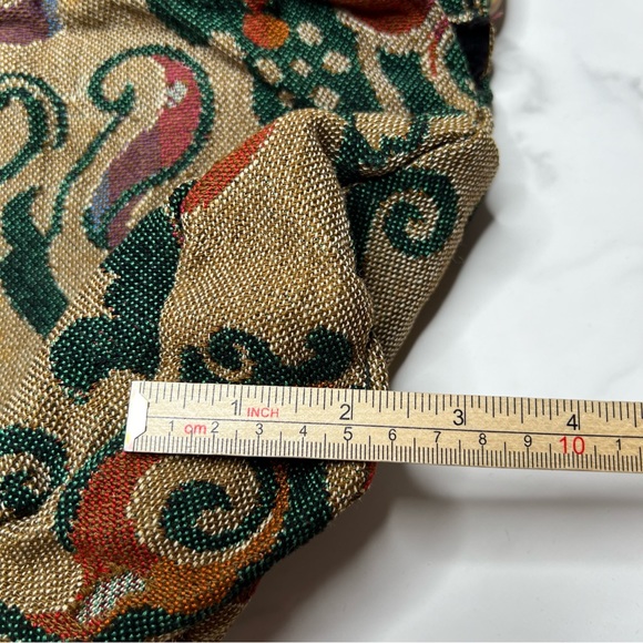 Tapestry handbag with wooden handles by Victoria U.S.A. Vintage - Picture 13 of 17